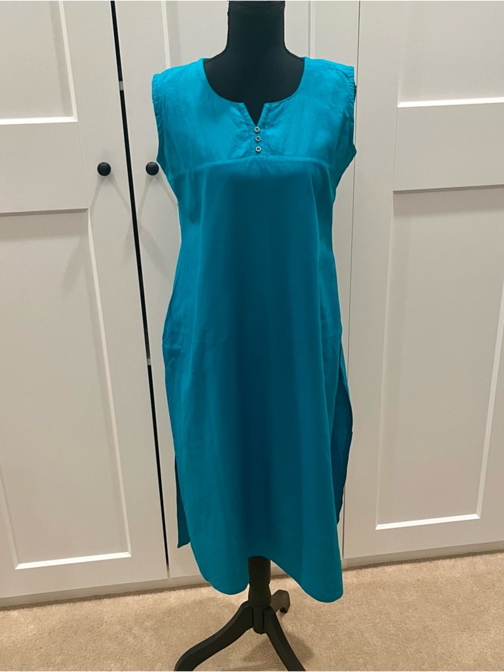 Vibrant Maybell Teal Cotton Tunic with V-Neck, Button Detail and Side Slits